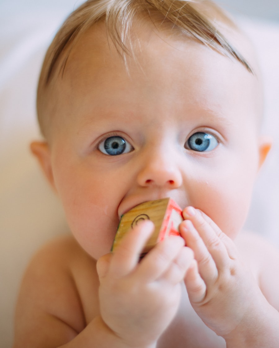 Foto del bebé en la etapa de 3–6 meses